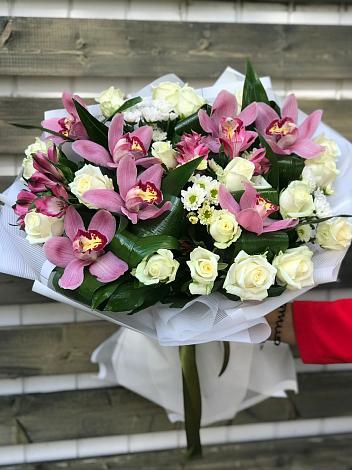 Букет цветов из: Розы и Хризантемы во Владимирской